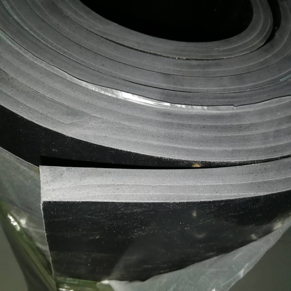 高强度橡胶垫在工业设备中的关键作用概览
