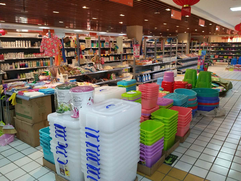 陈列塑料制品，展现多彩魅力与实用功能